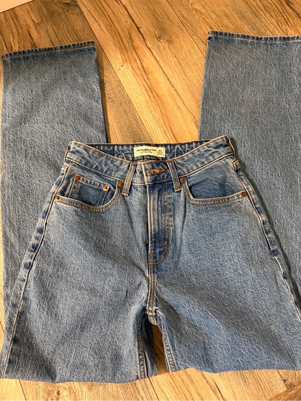 NWOT Abercrombie & Fitch High Rise 90s Relaxed 23R